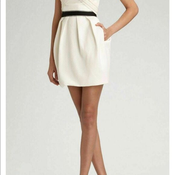 BCBGMaxazria strapless sweetheart quilted cream mini dress woman’s size 2 - Picture 5 of 11